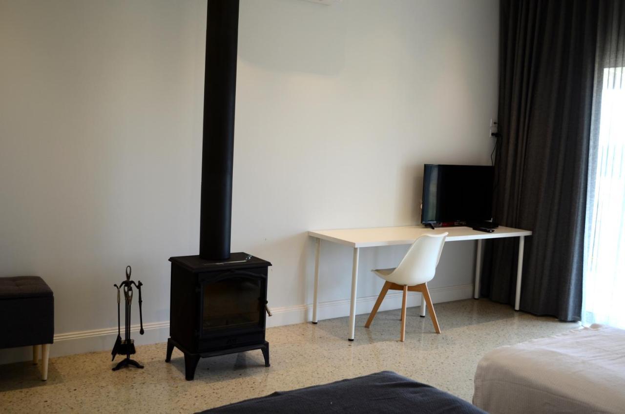 Rooks Edge Bed & Breakfast Гисборн Екстериор снимка